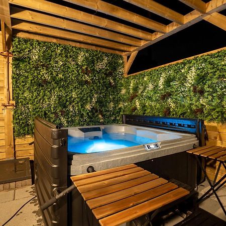 Cottage With Hot Tub Near Knockhill Saline Екстер'єр фото