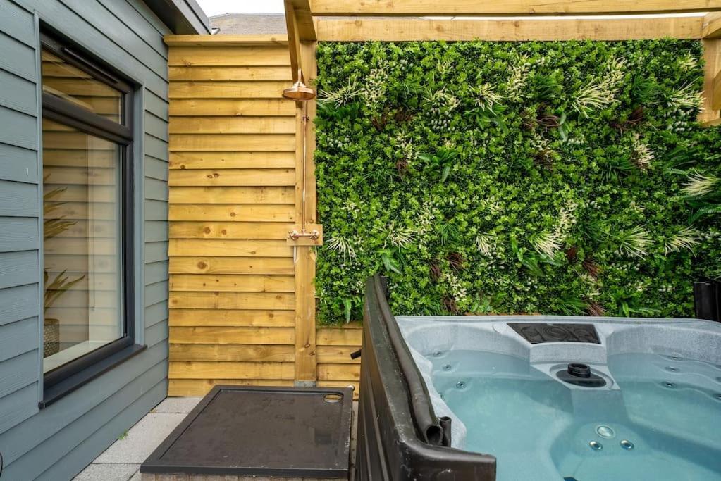 Cottage With Hot Tub Near Knockhill Saline Екстер'єр фото